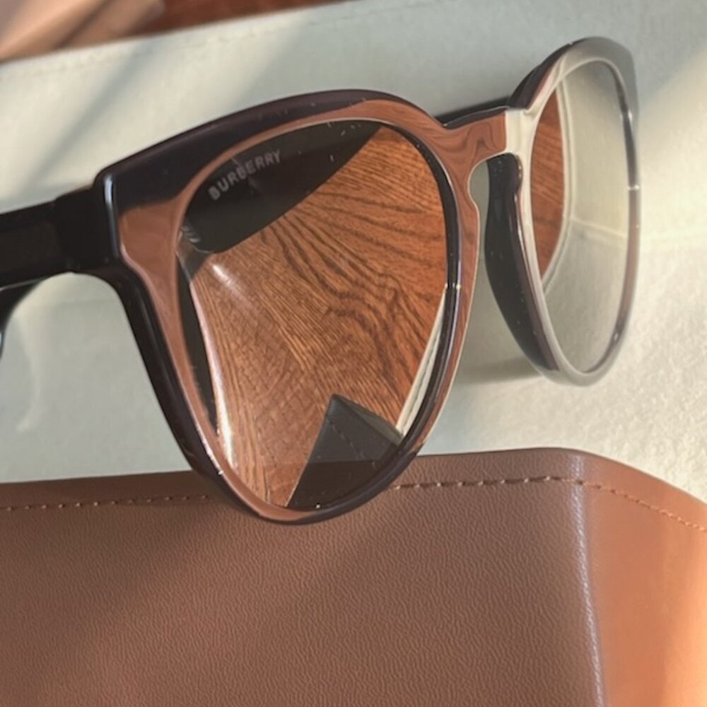 BURBERRY London England Sunglasses - Picture 7 of 7